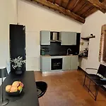 Дом отдыха In Tuscany With View And Swimming Pool