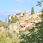 Дом отдыха In Tuscany With View And Swimming Pool Rapale