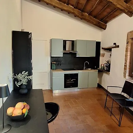 Дом отдыха In Tuscany With View And Swimming Pool