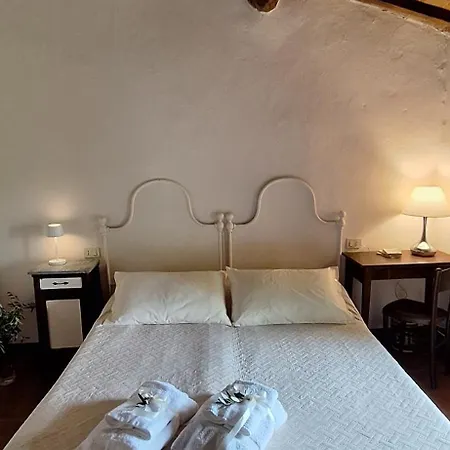 Дом отдыха In Tuscany With View And Swimming Pool