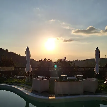 Дом отдыха In Tuscany With View And Swimming Pool Rapale
